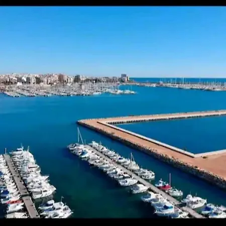 El Mar Hostel